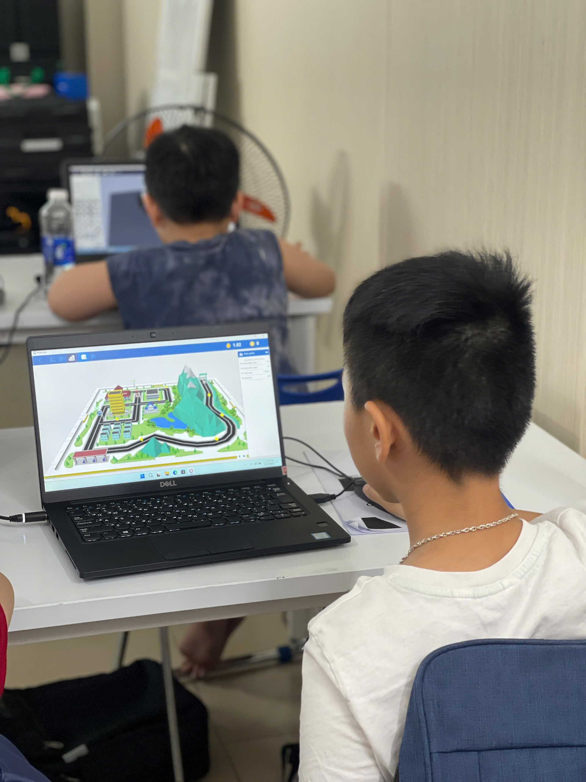 Anak praktik RoboSim